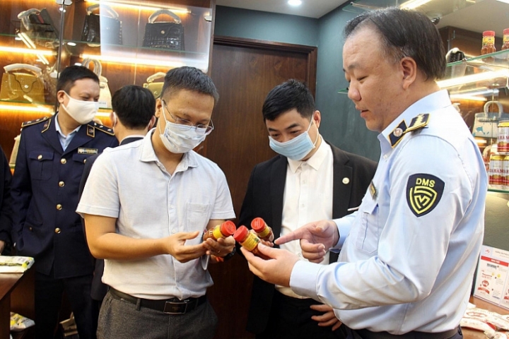 Doanh nghiệp sản xuất hàng thật 'gồng' mình chống lại hàng giả