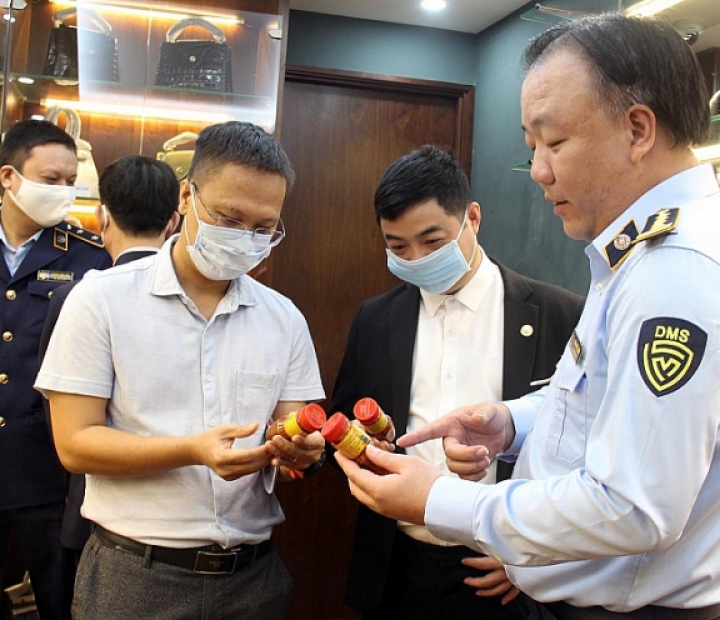 Doanh nghiệp sản xuất hàng thật 'gồng' mình chống lại hàng giả