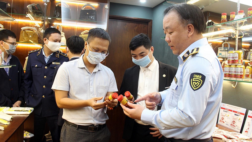 Doanh nghiệp sản xuất hàng thật 'gồng' mình chống lại hàng giả